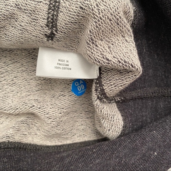 University of Notre Dame Fighting Irish gray with green stars logo hoodie - Picture 6 of 8